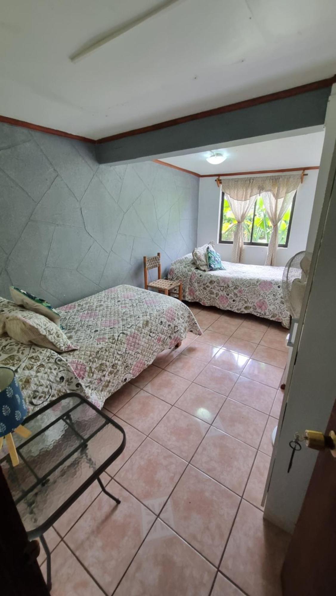 Hostal Vieroto Hanga Roa Exterior foto